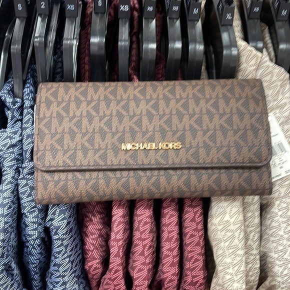 MICHAEL KORS JET SET TRV LARGE TRIFOLD Brown - Picture 3 of 16